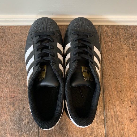 Adidas Superstar Shoes - Picture 2 of 3